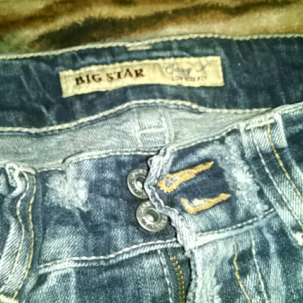 Capri styled Cut Off Jeans - Picture 3 of 7